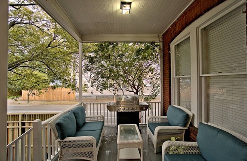 Eastside Casa | 420Waldburg A · Moderno Apt con bloques de encanto sureño de Forsyth
