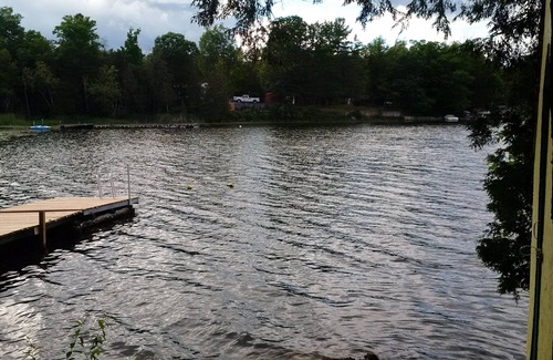 Leeds and the Thousand Islands Cabaña | 43 en el lago Sunrise Cottage