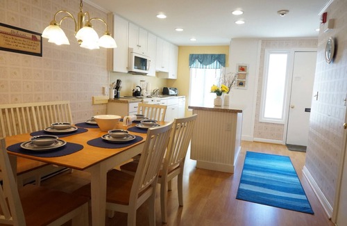 Hyannis Casa | Yachtsman townhouse en playa privada, piscina climatizada, aire acondicionado, WiFi gratis y cable