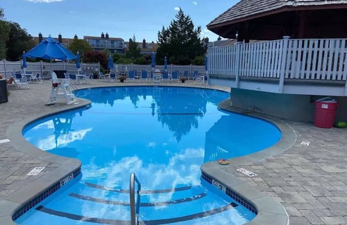Hyannis Casa | Yachtsman townhouse en playa privada, piscina climatizada, aire acondicionado, WiFi gratis y cable