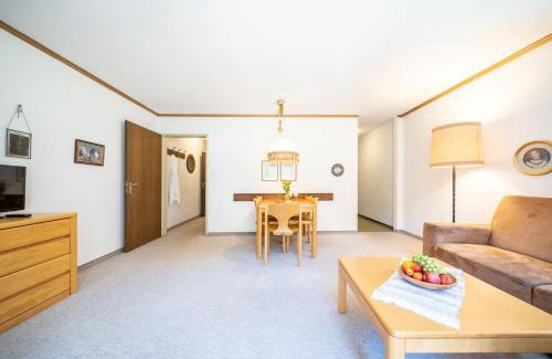 Vulpera Apartamento | 4402 Geraeumige, zweckmaessig eingerichtete Maisonette-Wohnung mit mit Blick auf die Villa Engiadina