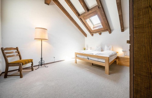 Vulpera Apartamento | 4402 Geraeumige, zweckmaessig eingerichtete Maisonette-Wohnung mit mit Blick auf die Villa Engiadina