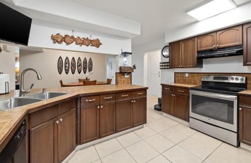 Waikoloa Casa | 448 Sleeps 13, pool and amenities