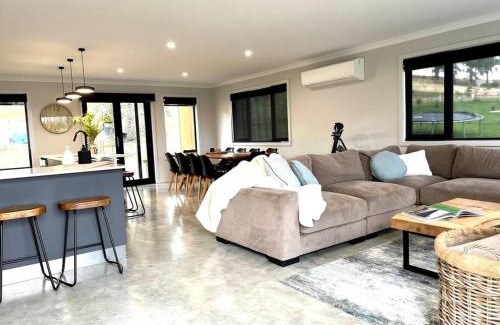 Surveyors Bay Casa | 44onRoaring - in the Huon Valley