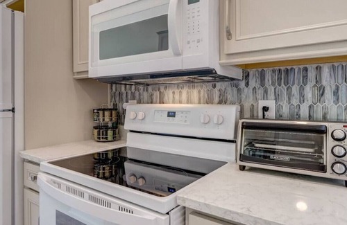 Northside Casa | 45 Min to Amelia Island | Jacksonville Home with pool