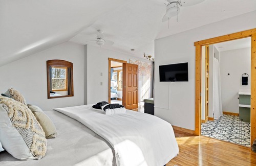 Fletcher Cabina | 45 mins to AVL - Sleeps 8 - Mountain Views - Deck