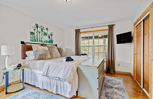 Fletcher Cabina | 45 mins to AVL - Sleeps 8 - Mountain Views - Deck