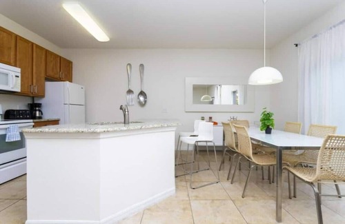 Bellavida Casa | 4572 Perfect home for your family close to all parks!