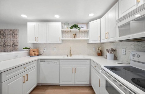 Midtown Ocean City Condominio | 45th St Ocean Side Condo with pool