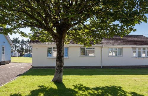 Scurlage Casa | 46 Gower Holiday Village Swimming Pool Open Until 31 October