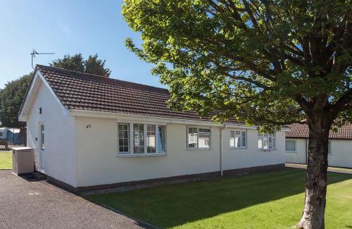Scurlage Casa | 46 Gower Holiday Village Swimming Pool Open Until 31 October