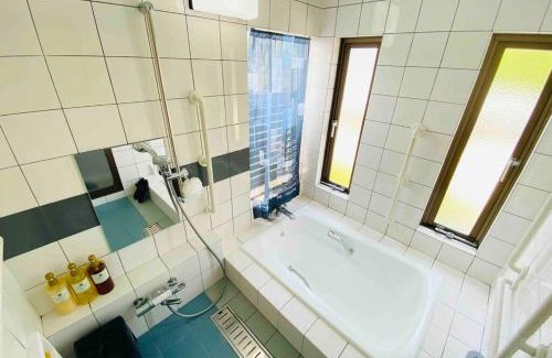 Matsuyama Casa | 48坪！道後温泉付近駐車場有り清潔さと設備の充実さが高評価 大切な家族仲間と広々とくつろげます