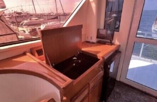Tampa Alquiler De Eote | 48’ Hattaras Sport Yacht onTreasure Island inter coastal near johns pass village