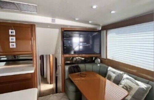 Tampa Alquiler De Eote | 48’ Hattaras Sport Yacht onTreasure Island inter coastal near johns pass village