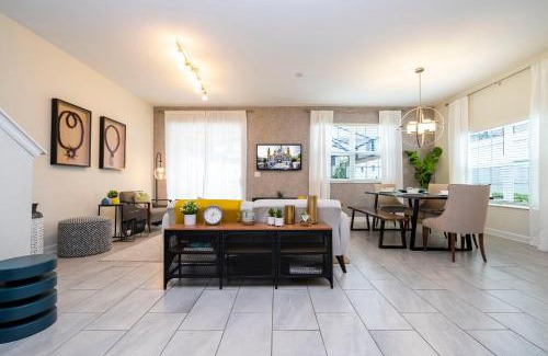 Poinciana Casa | 4810 LL - 5BD Private Pool Townhome - Storey Lake