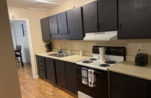 Summerlee Casa | 498 C Terry Ave