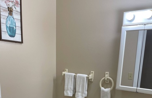 Summerlee Casa | 498 C Terry Ave