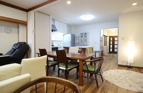Naniwa Casa | 4A Un tipo de familia tranquila con una habitación de estilo japonés.