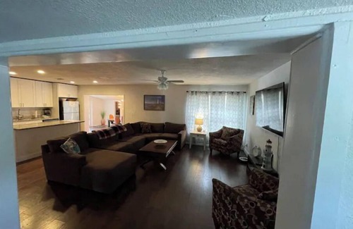 Central Fort Lauderdale Casa | 4b/2b Classic Fort Lauderdale mid century home!