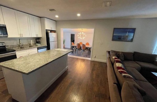 Central Fort Lauderdale Casa | 4b/2b Classic Fort Lauderdale mid century home!