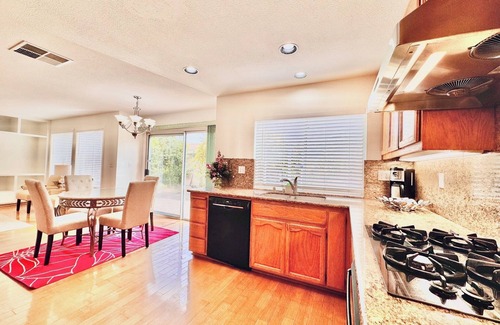 Union City Casa | 4b/3b Union City Home Free WiFi Easy Access to Palo Alto, Silicon Valley