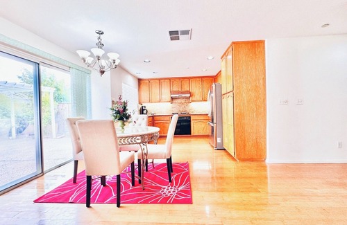 Union City Casa | 4b/3b Union City Home Free WiFi Easy Access to Palo Alto, Silicon Valley
