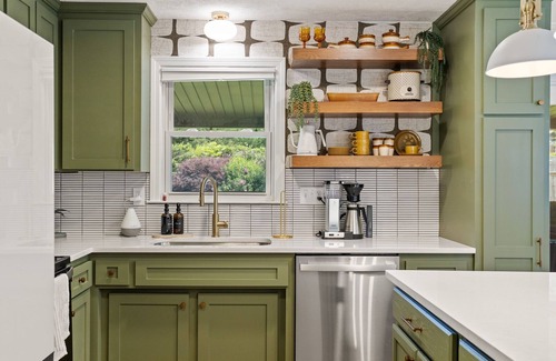 Greenville - Spartanburg Casa | 4B Retro Retreat: Sauna, Cold Dip, Mountain View Oasis