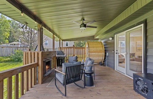 Greenville - Spartanburg Casa | 4B Retro Retreat: Sauna, Cold Dip, Mountain View Oasis
