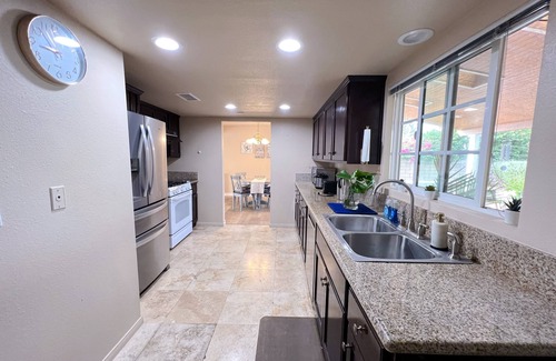 Azusa Casa | 4B3B Modern Spacious House with Nice Backyard