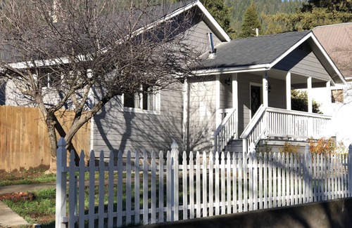 Dunsmuir Casa | 4BD / 1BA Gran casa remodelada 50 yardas a River!