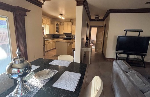 Brownsville Casa | 4bd 2.5ba Backyard WiFi Close proximity to SPI, Space X, stores, gyms, mall etc