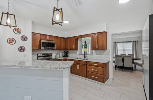 Palmetto Casa | 4BD 2BA near Anna Maria & downtown, private yard, RV/boat parking, sleeps 10