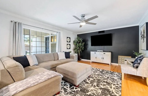 Raisin Casa | 4bd 2ba Pool/Game Room Near Fresno State