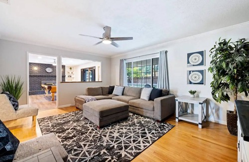 Raisin Casa | 4bd 2ba Pool/Game Room Near Fresno State