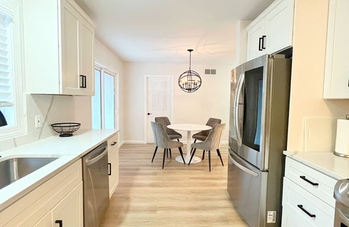 Shelby Township Casa | 4bd/2bh Entire home Updated. Near Beaumont hospital and shopping