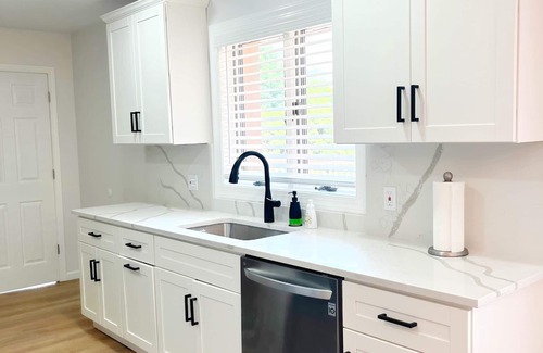 Shelby Township Casa | 4bd/2bh Entire home Updated. Near Beaumont hospital and shopping