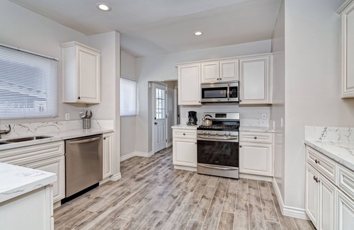 Logan Heights Casa | 4bd / 2bth Parking privado, 8 min a Gaslamp, Zoo