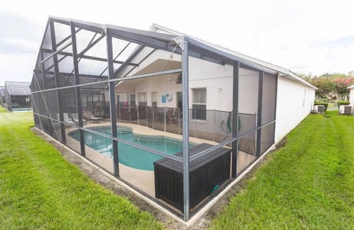 Cumbrian Lakes Villa | 4BD / 3BA, RENOVADO, VILLA EJECUTIVO CON SPA, MUST SEE, 10 MIN DE DISNEY
