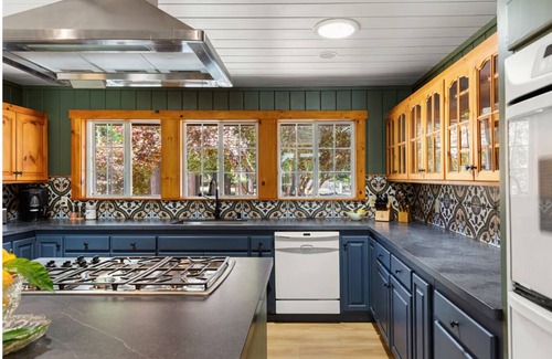 Freestone Casa | 4bd/3ba Redwood Retreat w/pool