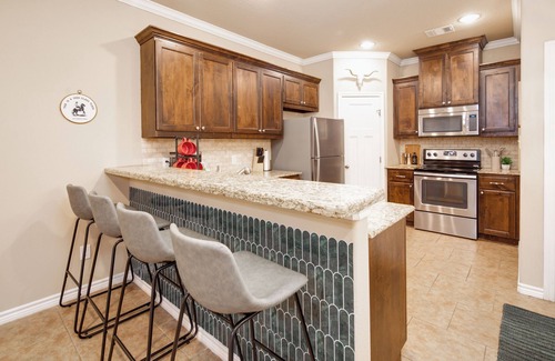 Wellborn Casa | 4bd/4bath w/ Community Pool & Beach Volleyball - 6mins to Kyle Field