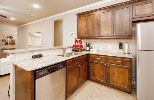 Wellborn Casa | 4bd/4bath w/ Community Pool & Beach Volleyball - 6mins to Kyle Field