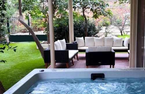 Vouliagmeni Apartamento | 4bd Apartment With Outdoor Jacuzzi Garden