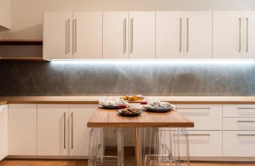 Vouliagmeni Apartamento | 4bd Apartment With Outdoor Jacuzzi Garden