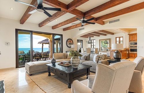 Buzzards Casa | 4BD Beachfront Villa with infinity pool and jacuzzi