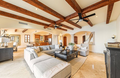 Buzzards Casa | 4BD Beachfront Villa with infinity pool and jacuzzi