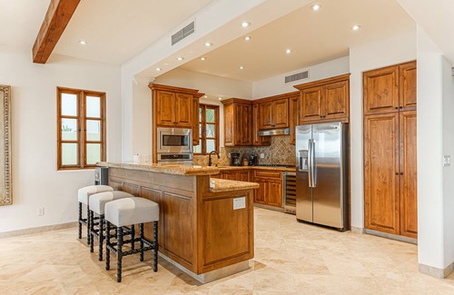 Buzzards Casa | 4BD Beachfront Villa with infinity pool and jacuzzi