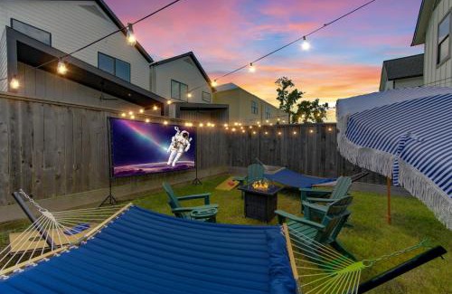 North Houston Casa | 4BD Home - Movie Nights - 6 Mins Houston Heights