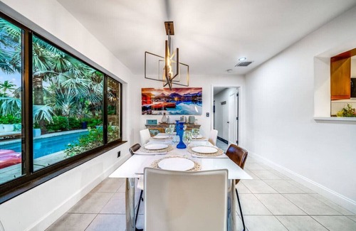 Wilton Manors Casa | 4Bd/Htd Pool/4 Min to Beach/Tiki/On Water/Hotub