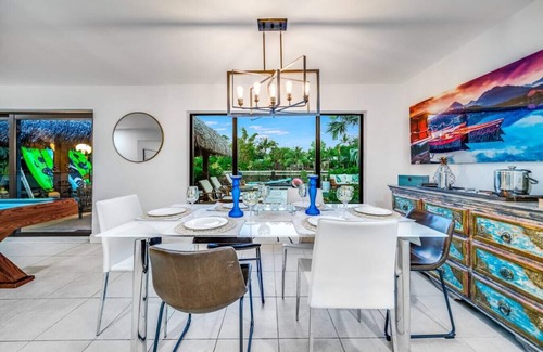 Wilton Manors Casa | 4Bd/Htd Pool/4 Min to Beach/Tiki/On Water/Hotub