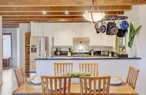 San Rafael Casa | 4BD Marin Retreat w/HotTub, Billiards, BBQ/Firepit